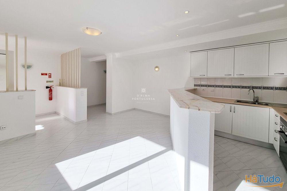 Loja  convertida em apartamento com 1 quarto para venda na baixa de Albufeira