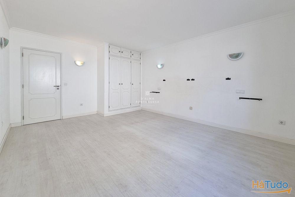 Loja  convertida em apartamento com 1 quarto para venda na baixa de Albufeira