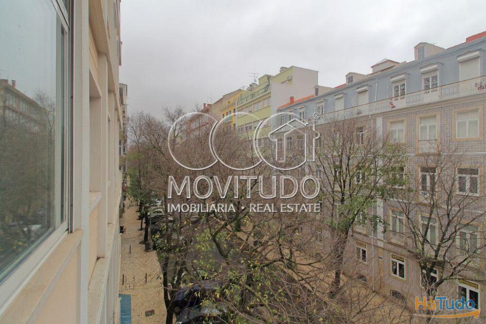 VENDIDO - Apartamento T2 - 3 assoalhadas no centro de Lisboa - Estef�nia - Pr�dio com elevador