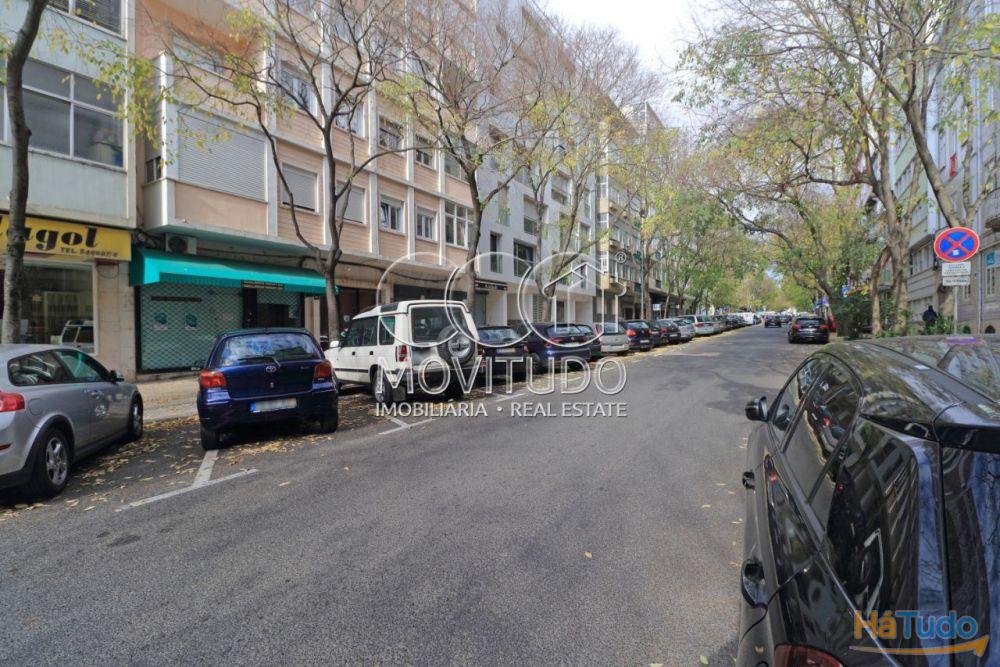 VENDIDO - Apartamento T2 - 3 assoalhadas no centro de Lisboa - Estef�nia - Pr�dio com elevador