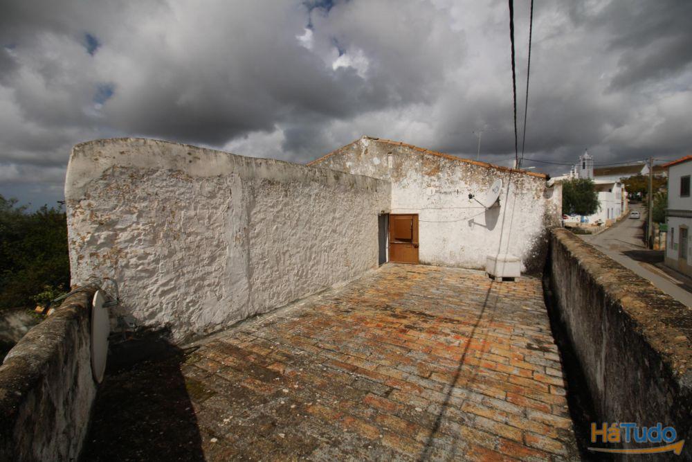 Casa Antiga T2 p/Recuperar no Centro de Estoi, Faro