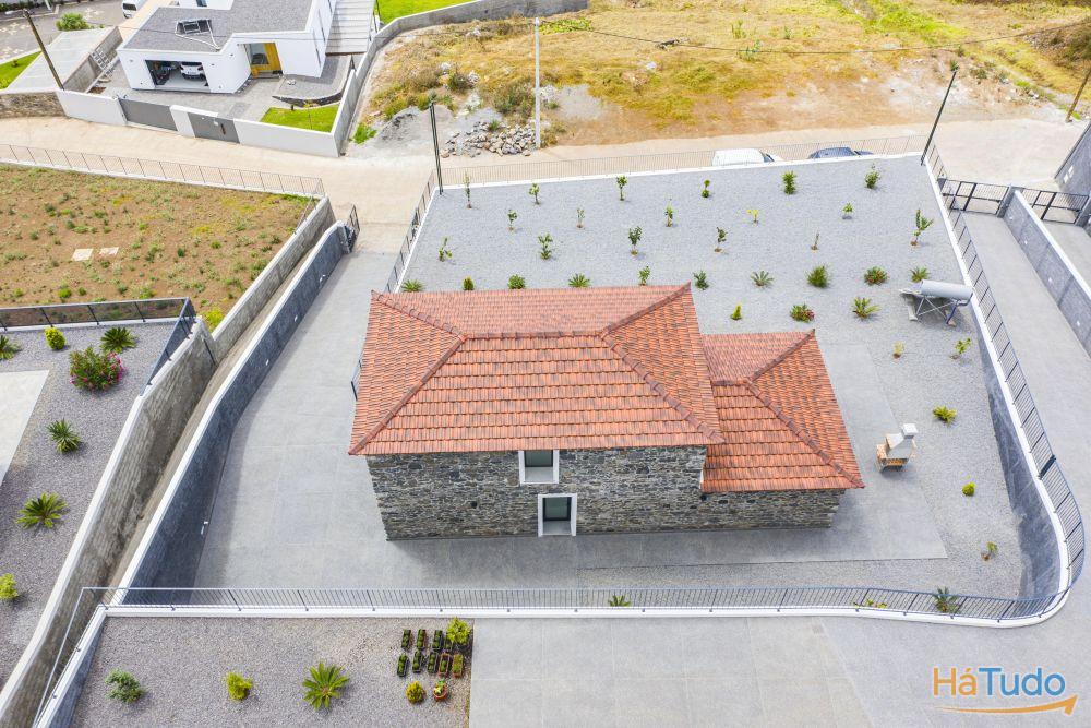 Casa nova T 3 Espectacular em pedra nos Prazeres na Calheta