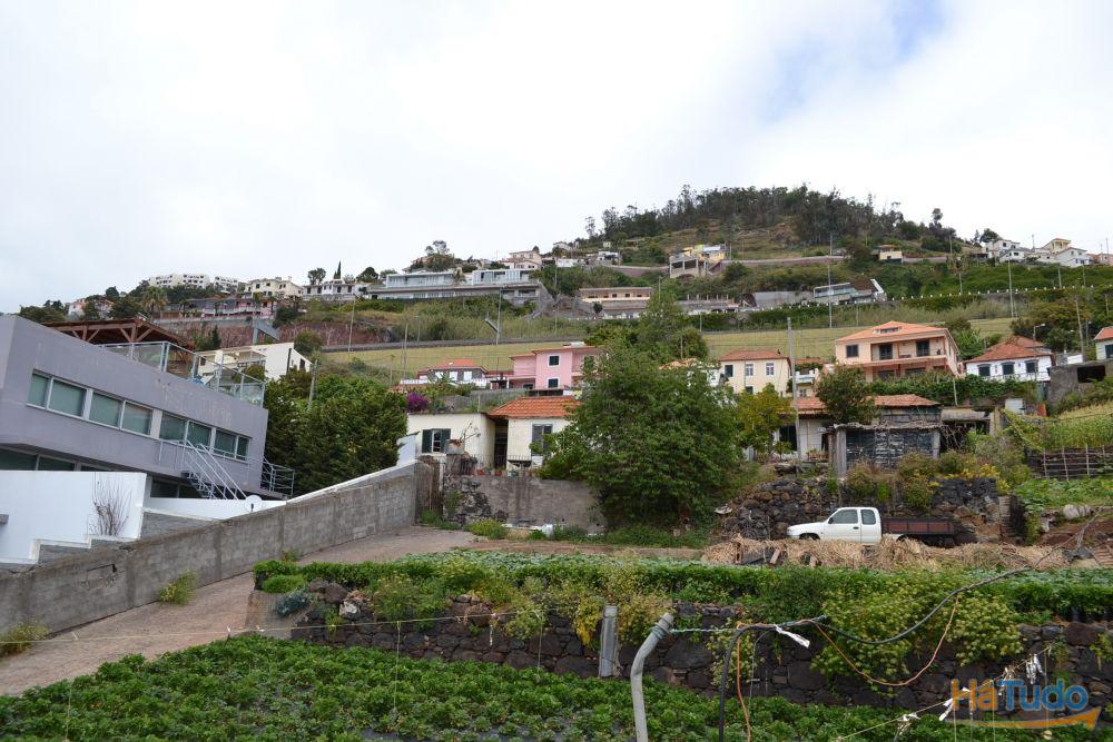 Espectacular terreno com grande vista de todo o Funchal
