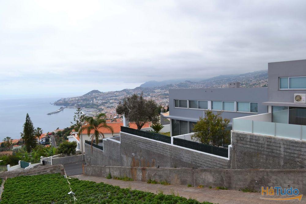 Terreno em São Gonçalo linda vista baía do Funchal