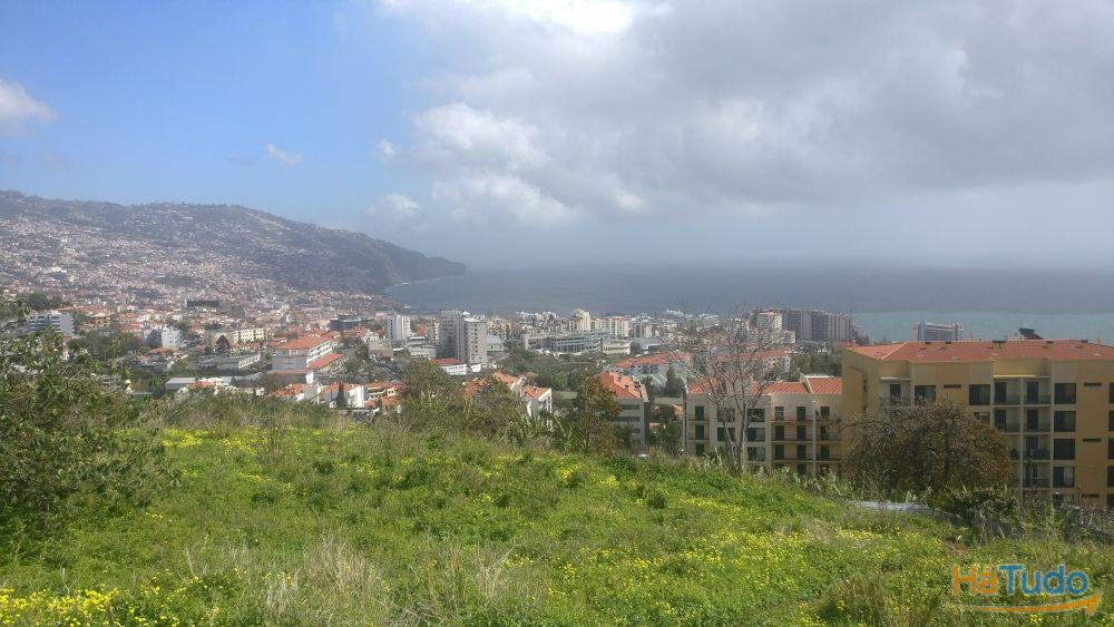 Terreno no Funchal para 100 apartamentos com linda vista e bons acessos