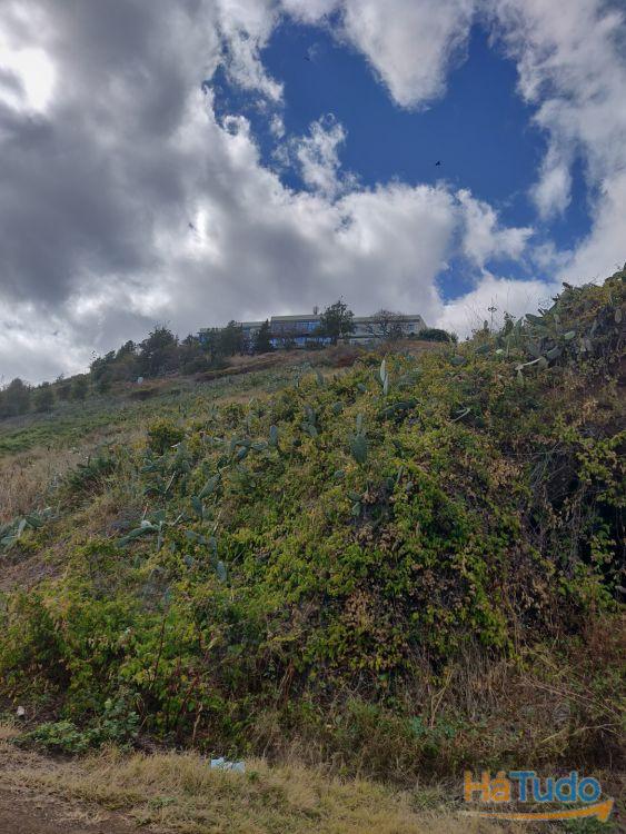 Terreno no Funchal zona dos Barreiros vista total mar