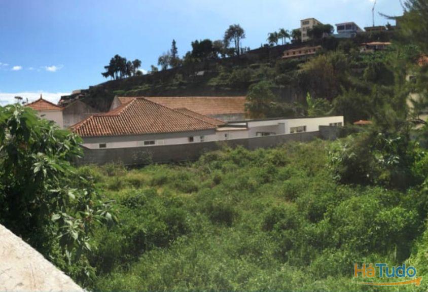Terreno centro do Funchal com  projecto aprovado Alvará para construção de edifício com 5 apartamentos.