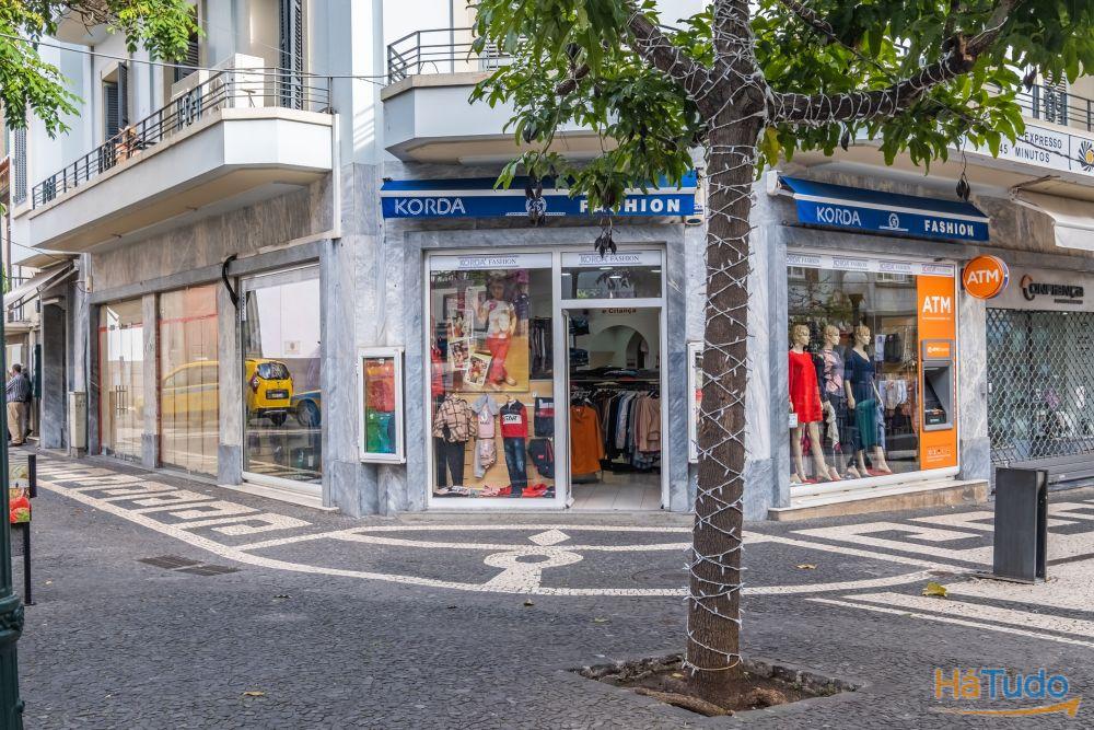 Loja de esquina na Fernão Ornelas - Centro do Funchal