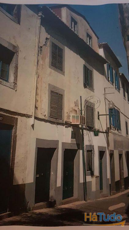 Prédio  para remodelar para apartamentos e lojas perto Bazar do Povo e da Sé  no centro do Funchal