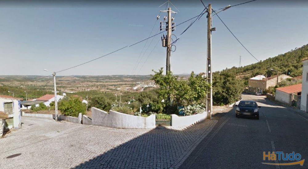 TERRENO RÚSTICO COM VIABILIDADE DE CONSTRUÇÃO (+/- 300m2) NO CENTRO DE GAVIÃO DE RÓDÃO.