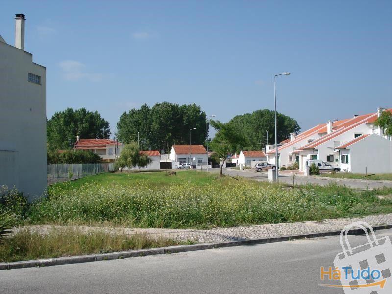 Oportunidade! Lotes de terreno com área de construção 350m2, em zona plana e calma. Centro da Cidade da Marinha Grande. Oportunidade! Lotes de terreno com área de construção 350m2, em zona plana e calma. Centro da Cidade da Marinha Grande.