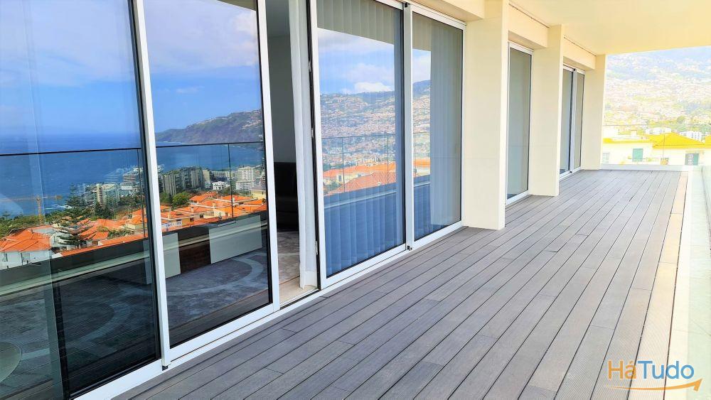 Fantástico Apartamento T4 em Condomínio EXCLUSIVO - Vista soberba para o mar e para o Funchal