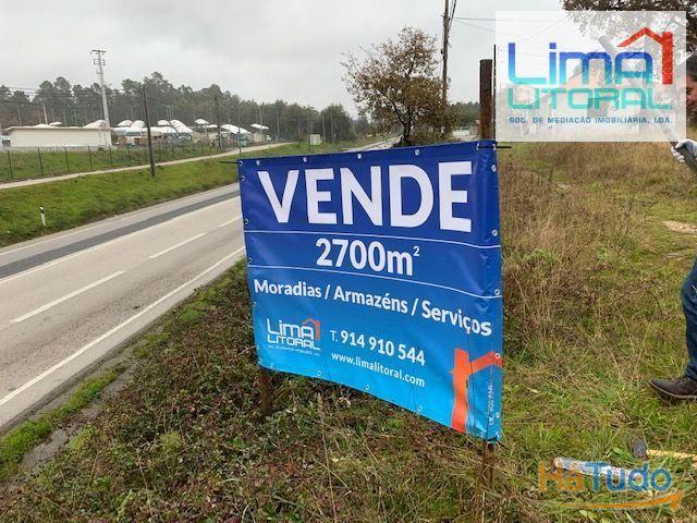 Terreno para construção com 2700 m2 (Moradias/Armazéns/Serviços) Terreno para construção com 2700 m2 (Moradias/Armazéns/Serviços)