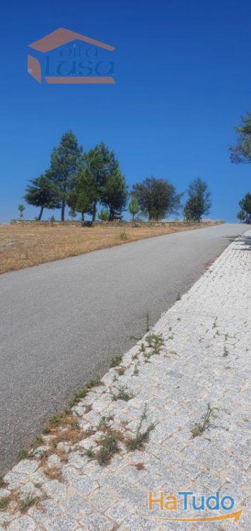 Terreno com paisagem para a Vila Terreno com paisagem para a Vila