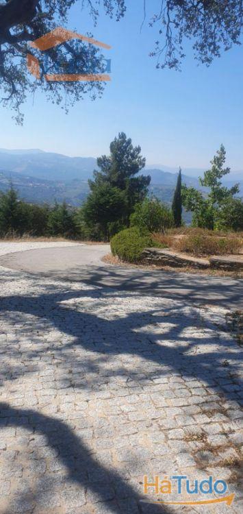 Terreno com paisagem para a Vila Terreno com paisagem para a Vila
