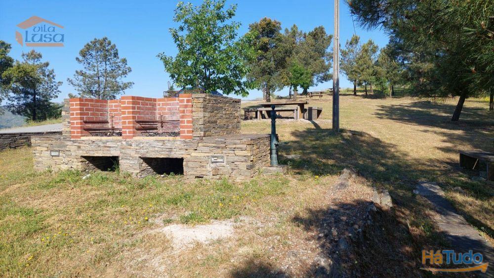 Terreno com paisagem para a Vila Terreno com paisagem para a Vila