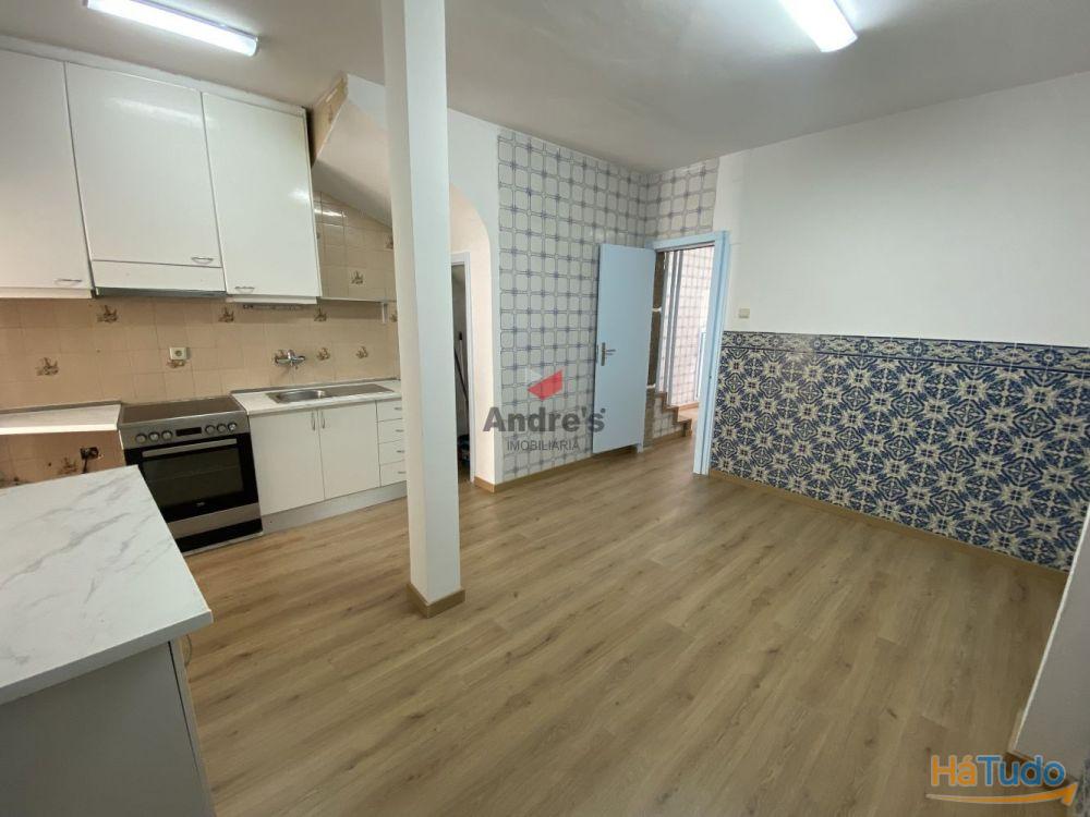 Moradia V4 | Remodelada | Campo 24 de Agosto Moradia V4 | Remodelada | Campo 24 de Agosto