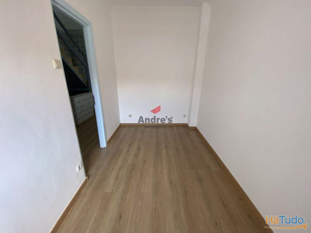 Moradia V4 | Remodelada | Campo 24 de Agosto Moradia V4 | Remodelada | Campo 24 de Agosto