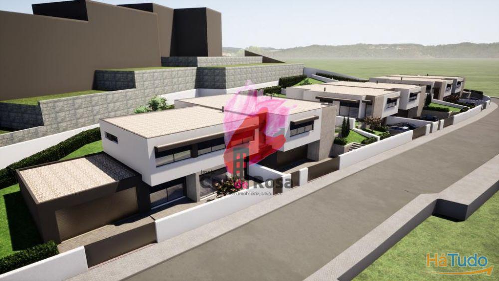 Moradias geminadas tipo T3 + 2 em zona residencial com piscina- Aldão Moradias geminadas tipo T3 + 2 em zona residencial com piscina- Aldão