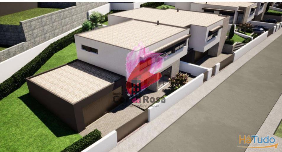 Moradias geminadas tipo T3 + 2 em zona residencial com piscina- Aldão Moradias geminadas tipo T3 + 2 em zona residencial com piscina- Aldão