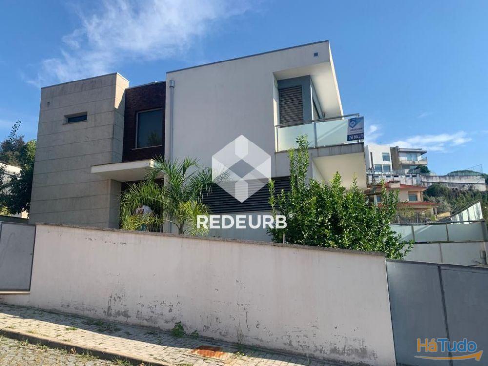 MORADIA INDIVIDUAL- NOGUEIRÓ BRAGA MORADIA INDIVIDUAL- NOGUEIRÓ BRAGA