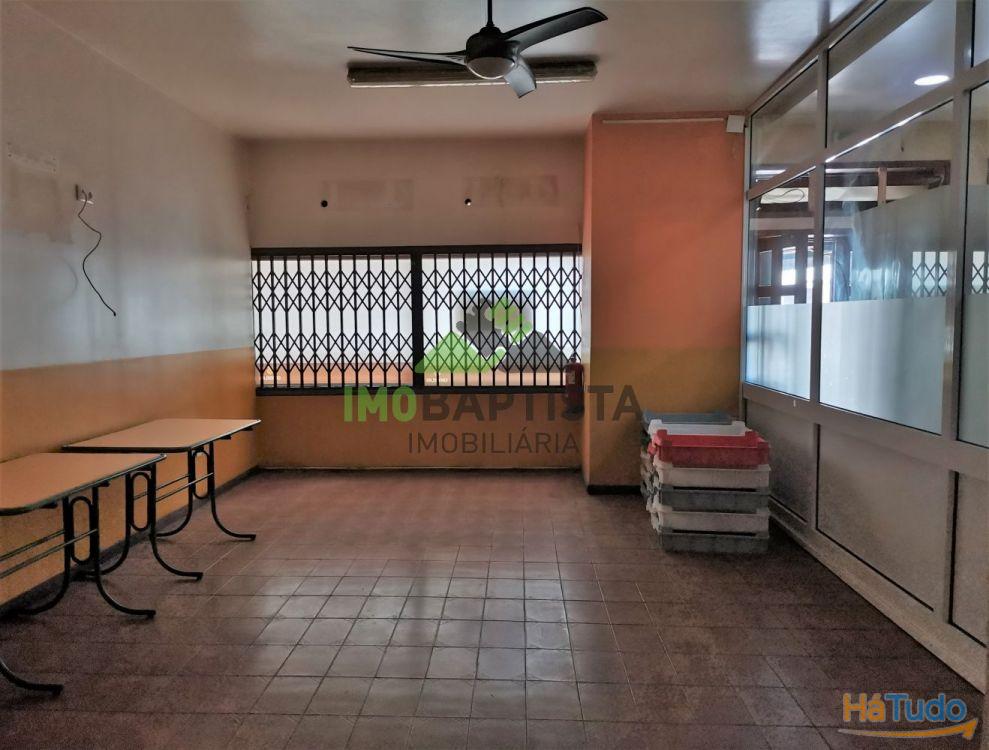 Loja com 168 m2 em Fi�es
