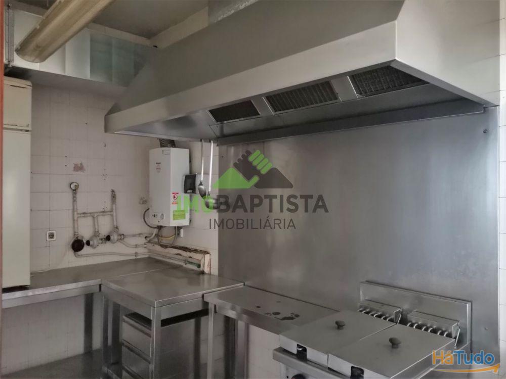 Loja com 168 m2 em Fi�es