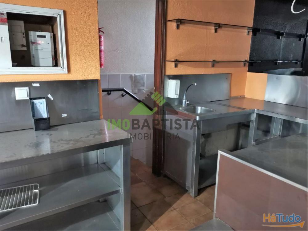 Loja com 168 m2 em Fi�es