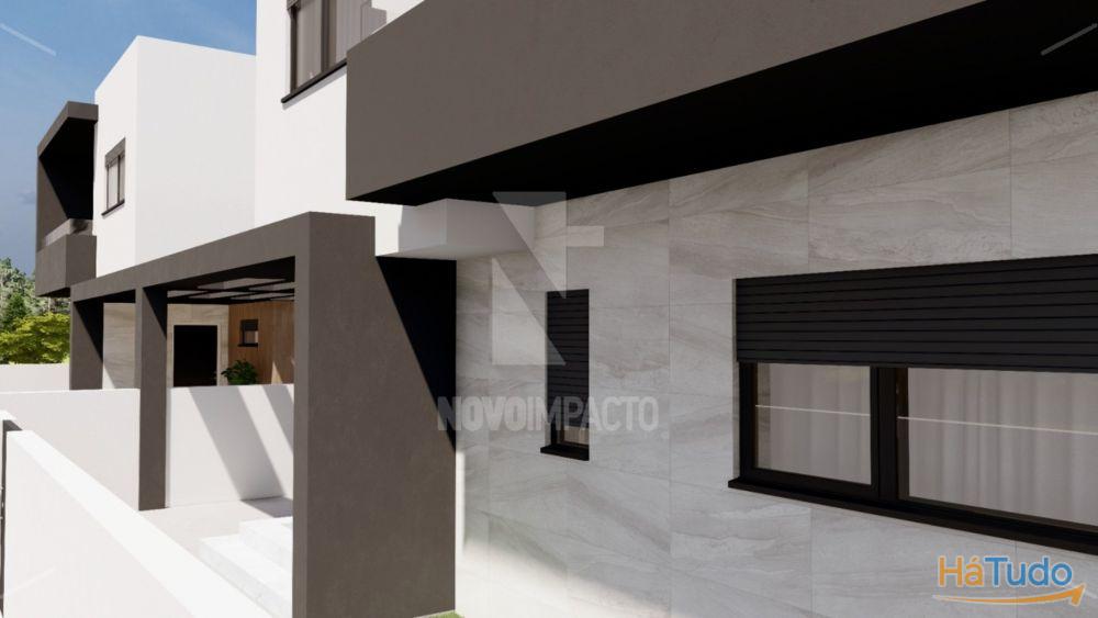 Montijo - Moradia T4 c/ garagem e logradouro