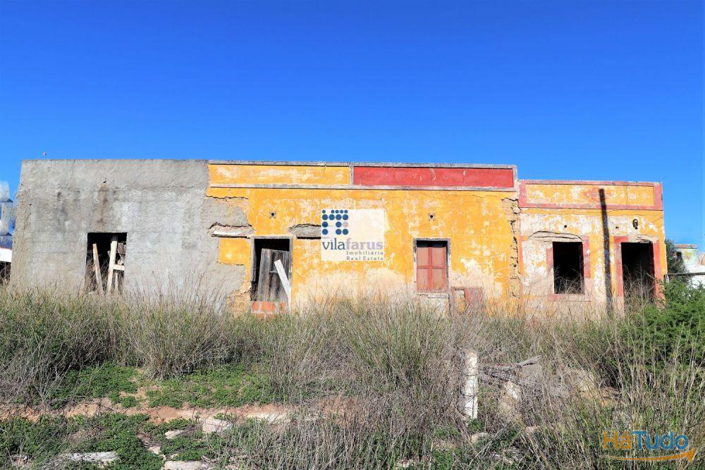 Terreno com 3 ruínas nas Gambelas Terreno com 3 ruínas nas Gambelas