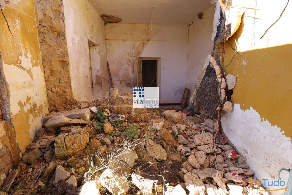 Terreno com 3 ruínas nas Gambelas Terreno com 3 ruínas nas Gambelas