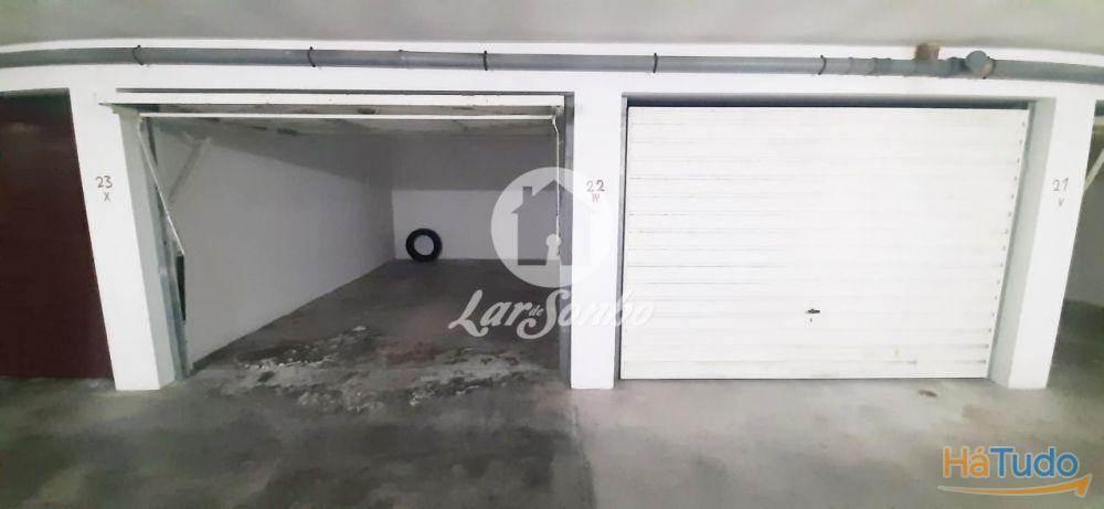Garagem fechada para venda em 2ª linha da praia da Póvoa de Varzim Garagem fechada para venda em 2ª linha da praia da Póvoa de Varzim