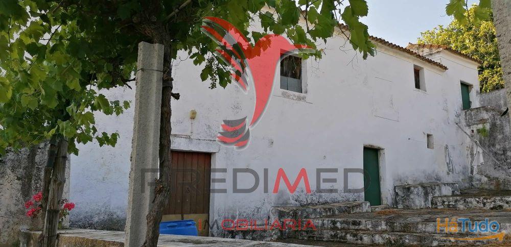 Quinta Agrícola na Zona de Portalegre Quinta Agrícola na Zona de Portalegre