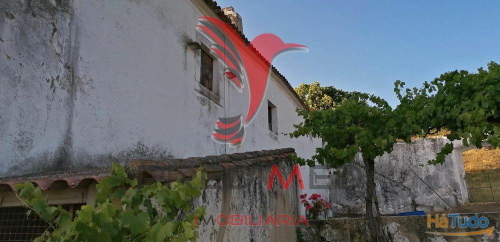 Quinta Agrícola na Zona de Portalegre Quinta Agrícola na Zona de Portalegre