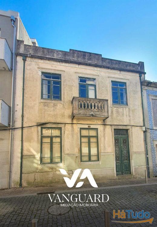 Moradia para reconstruir com terreno / Póvoa de Varzim/ Centro Moradia para reconstruir com terreno / Póvoa de Varzim/ Centro