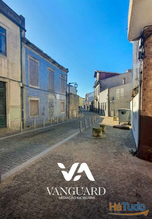 Moradia para reconstruir com terreno / Póvoa de Varzim/ Centro Moradia para reconstruir com terreno / Póvoa de Varzim/ Centro