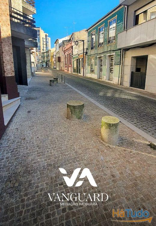 Moradia para reconstruir com terreno / Póvoa de Varzim/ Centro Moradia para reconstruir com terreno / Póvoa de Varzim/ Centro