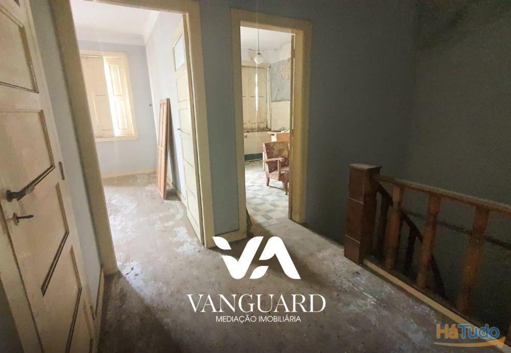 Moradia para reconstruir com terreno / Póvoa de Varzim/ Centro Moradia para reconstruir com terreno / Póvoa de Varzim/ Centro