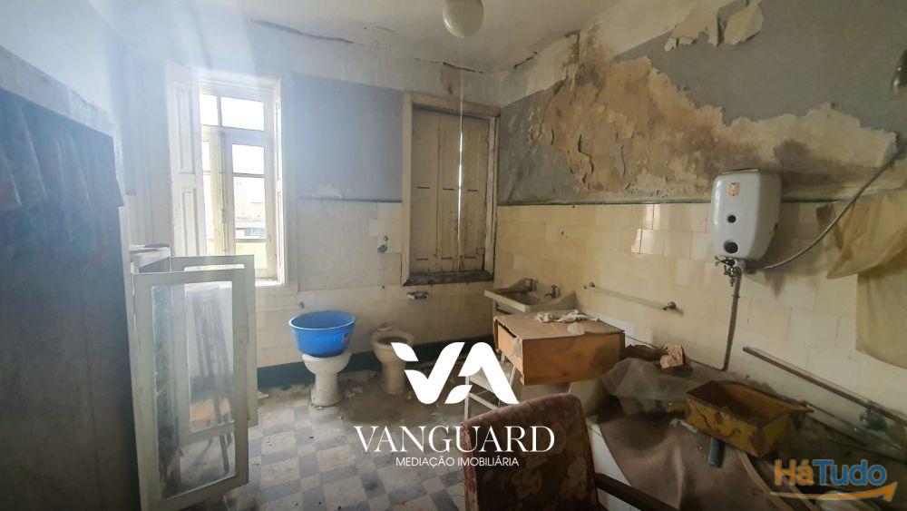 Moradia para reconstruir com terreno / Póvoa de Varzim/ Centro Moradia para reconstruir com terreno / Póvoa de Varzim/ Centro