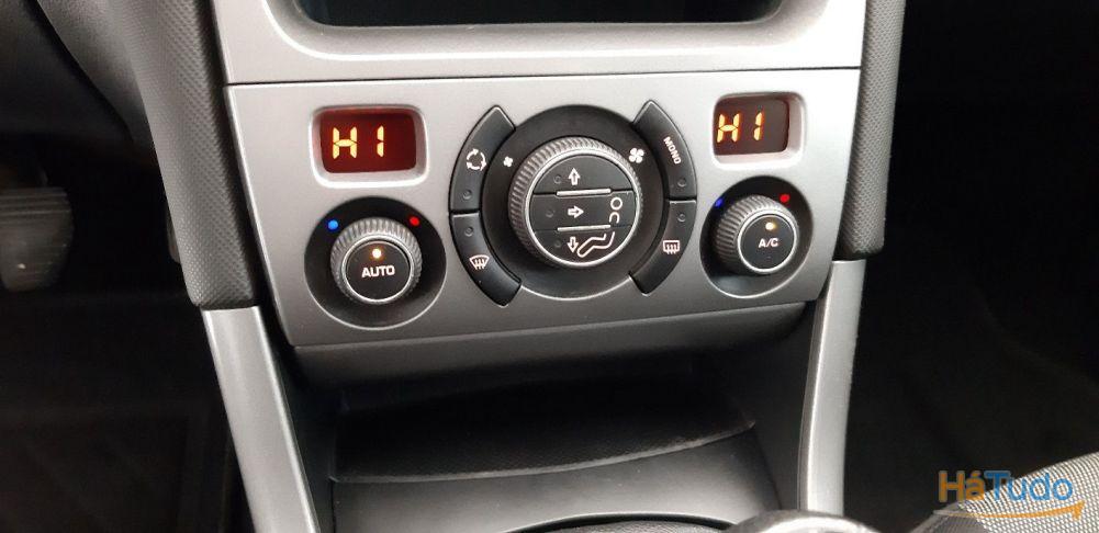 Peugeot 308 SW 1.6 HDi Executive CVM6 Peugeot 308 SW 1.6 HDi Executive CVM6