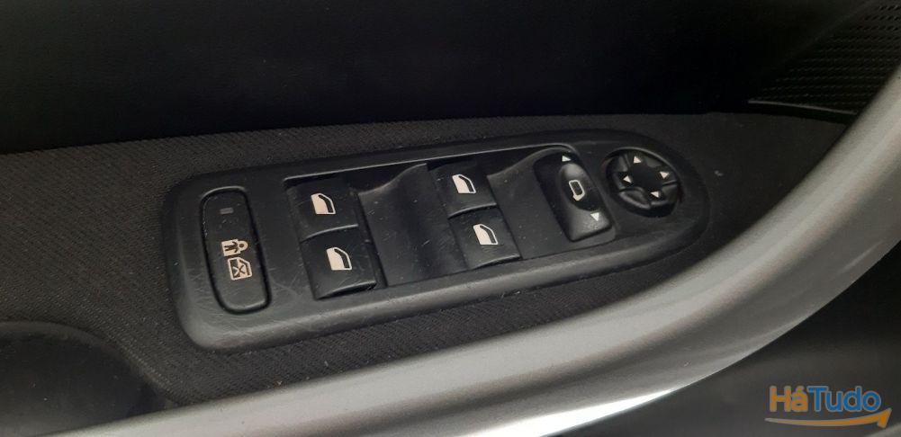 Peugeot 308 SW 1.6 HDi Executive CVM6 Peugeot 308 SW 1.6 HDi Executive CVM6