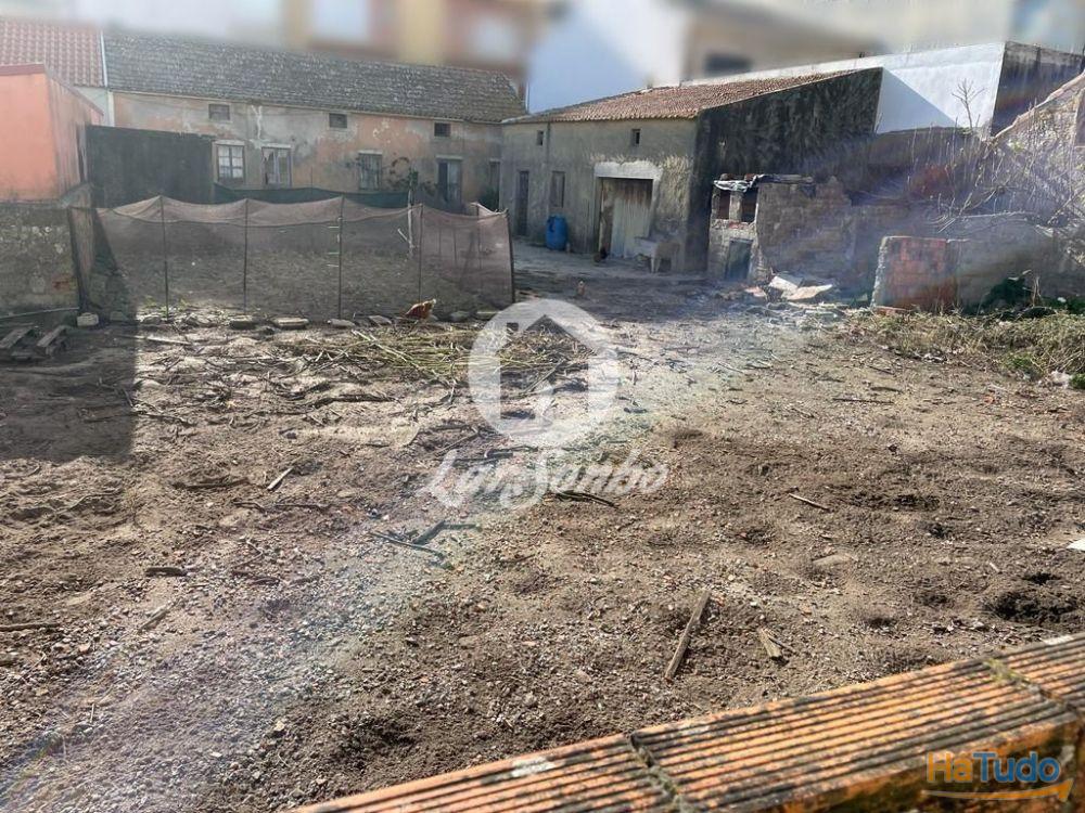 Moradia em banda com terreno de 751 m2 a 50m da praia de Aver-o-Mar - PARA FAZER PREDIO Moradia em banda com terreno de 751 m2 a 50m da praia de Aver-o-Mar - PARA FAZER PREDIO