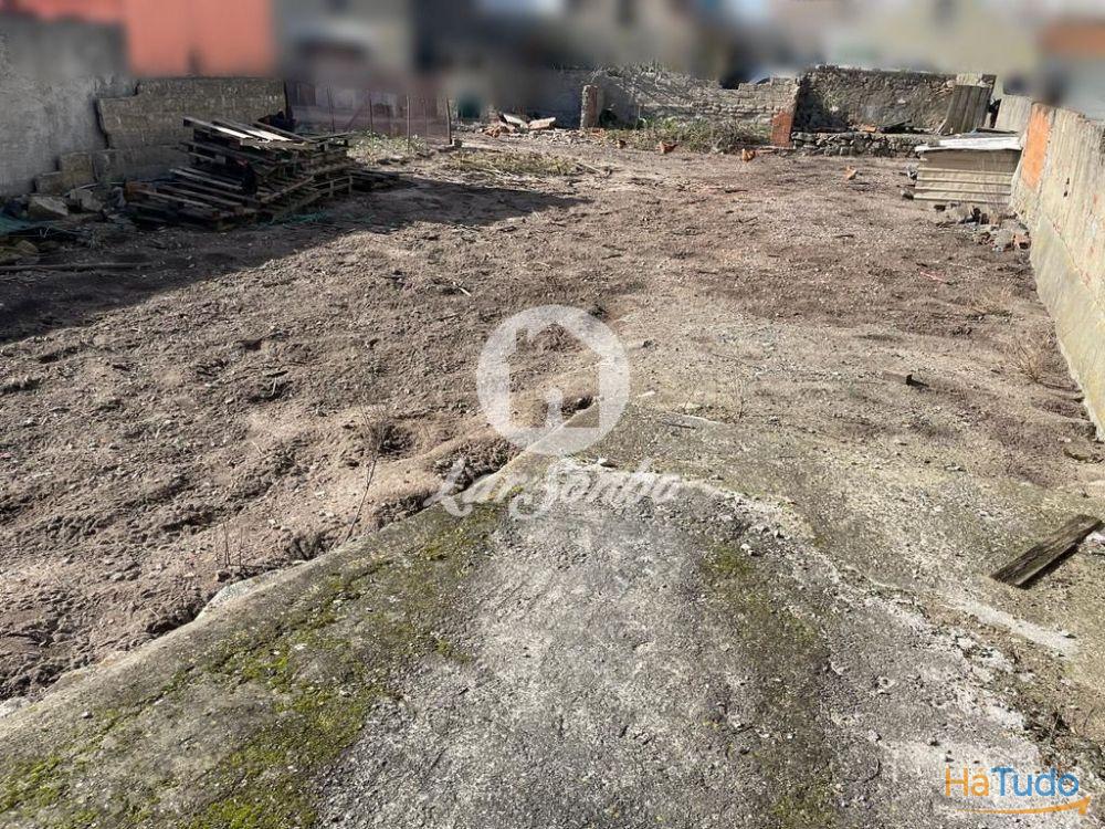 Moradia em banda com terreno de 751 m2 a 50m da praia de Aver-o-Mar - PARA FAZER PREDIO Moradia em banda com terreno de 751 m2 a 50m da praia de Aver-o-Mar - PARA FAZER PREDIO