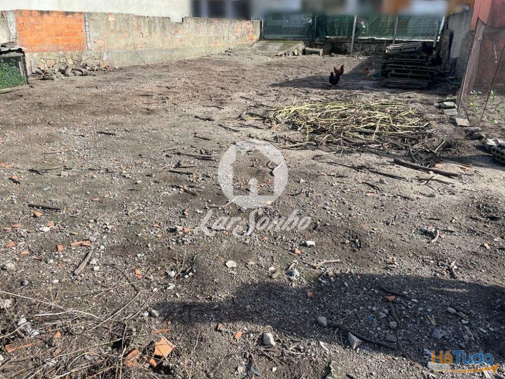 Moradia em banda com terreno de 751 m2 a 50m da praia de Aver-o-Mar - PARA FAZER PREDIO Moradia em banda com terreno de 751 m2 a 50m da praia de Aver-o-Mar - PARA FAZER PREDIO