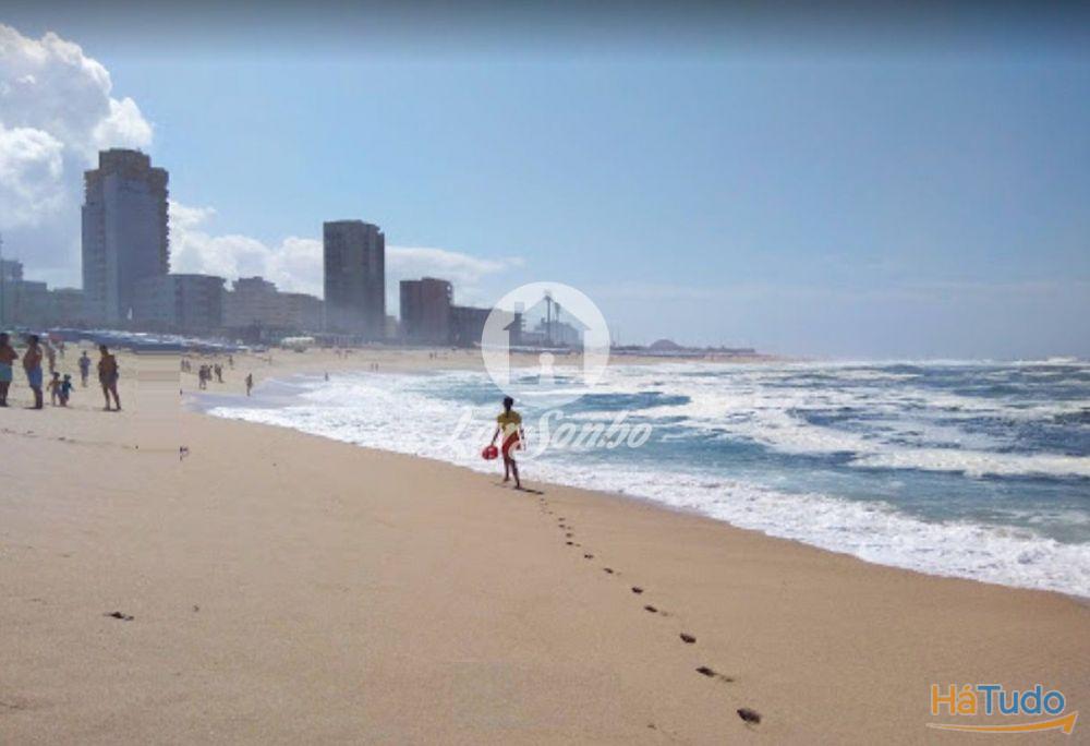 Moradia em banda com terreno de 751 m2 a 50m da praia de Aver-o-Mar - PARA FAZER PREDIO Moradia em banda com terreno de 751 m2 a 50m da praia de Aver-o-Mar - PARA FAZER PREDIO