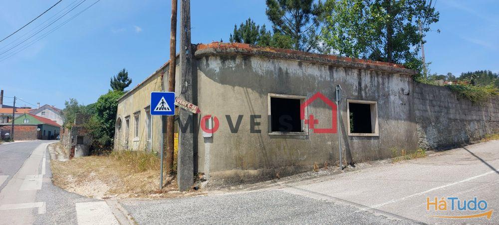 Casa rés do chão destinada a comércio. Casa rés do chão destinada a comércio.