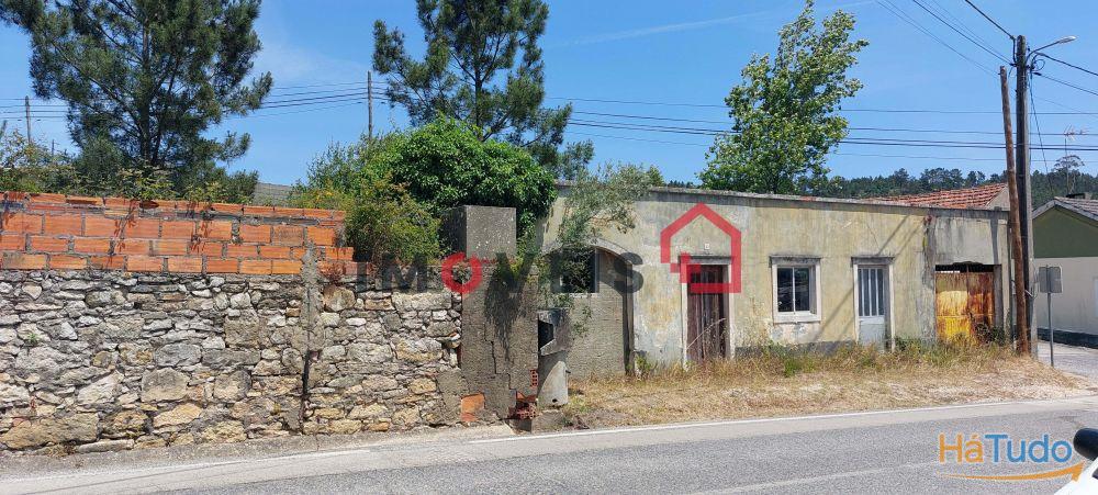 Casa rés do chão destinada a comércio. Casa rés do chão destinada a comércio.