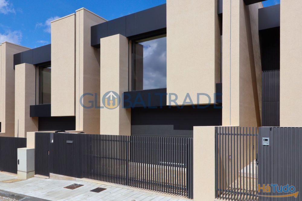 Moradia T3 NOVA com Terraço em São Pedro da Cova Moradia T3 NOVA com Terraço em São Pedro da Cova
