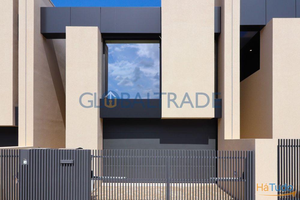 Moradia T3 NOVA com Terraço em São Pedro da Cova Moradia T3 NOVA com Terraço em São Pedro da Cova