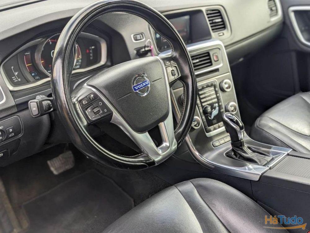 Volvo V60 D6 HYBRID R DESIGN Volvo V60 D6 HYBRID R DESIGN